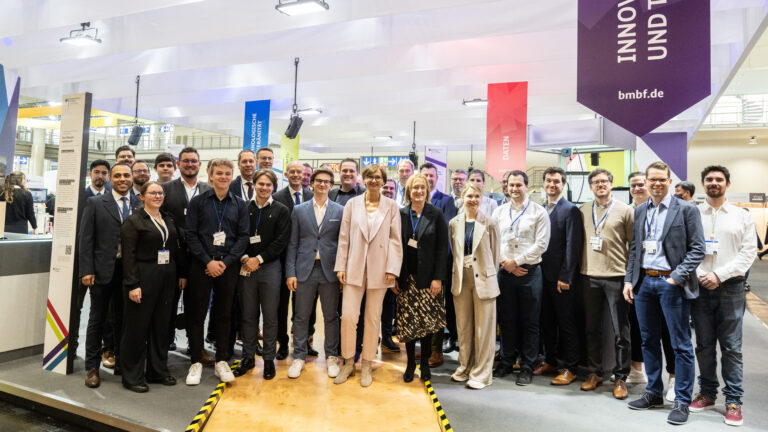 © BMBF Hans-Joachim Rickel   KARL präsentierte sich im Rahmen des Gemeinschaftsstand des BMBF auf der Hannover Messe 2023.