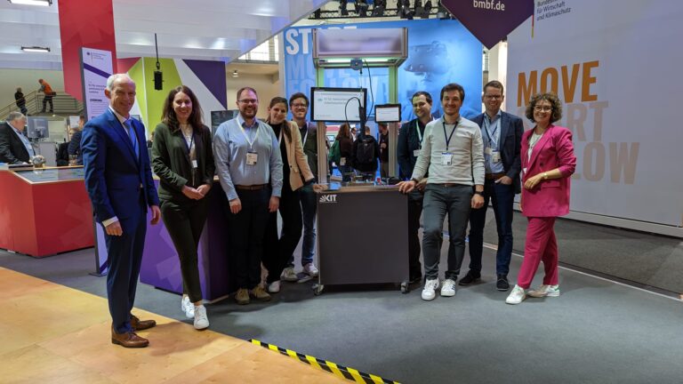 © Hochschule Karlsruhe   Demonstrator für den Einsatz von menschenzentrierter KI zur Unterstützung von Werkerinnen und Werker auf der Hannover Messe